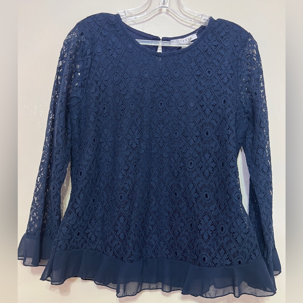 Sioni  lace navy blue top NWT